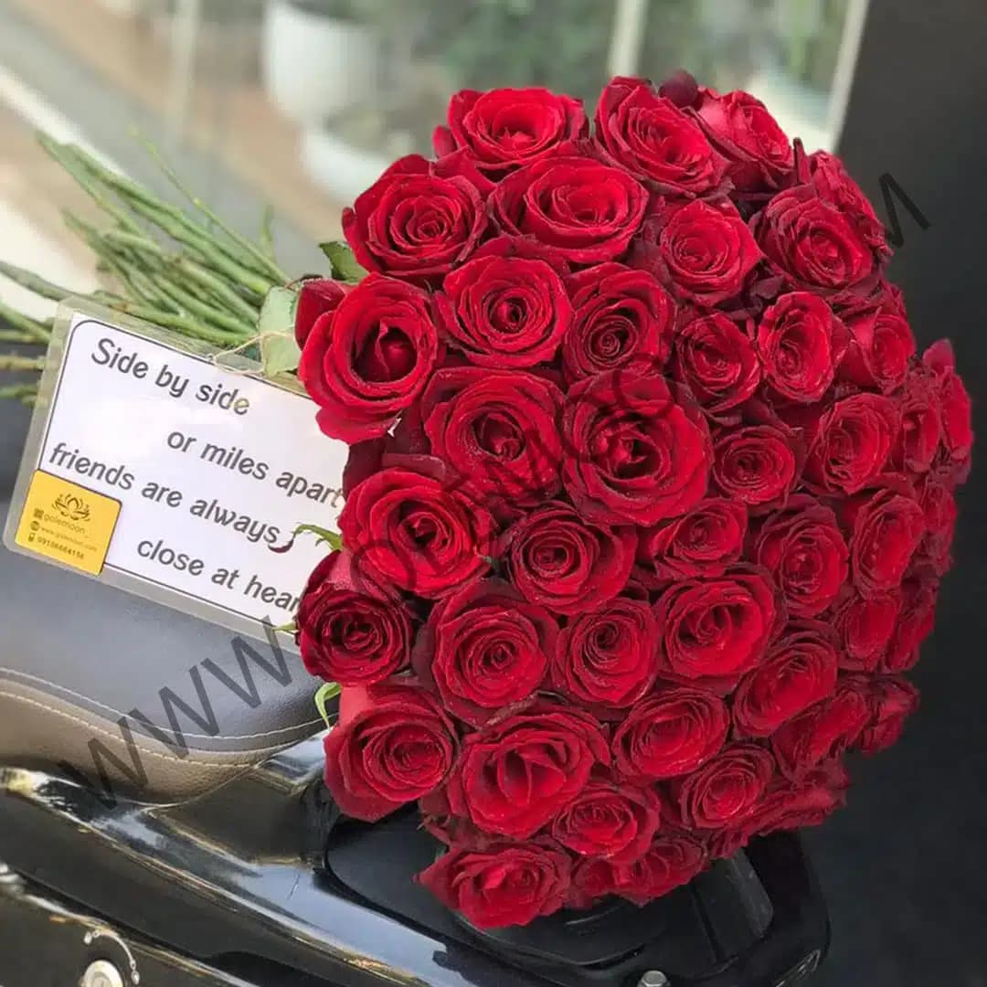 دسته گل 50 شاخه رز هلندی ساقه بلند — تصویر ۳