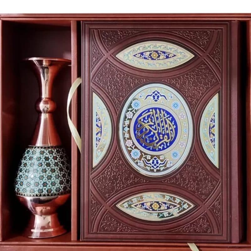 قرآن وزیری گلاسه چرم جعبه دار نفیس با گلدان خاتم — تصویر ۵