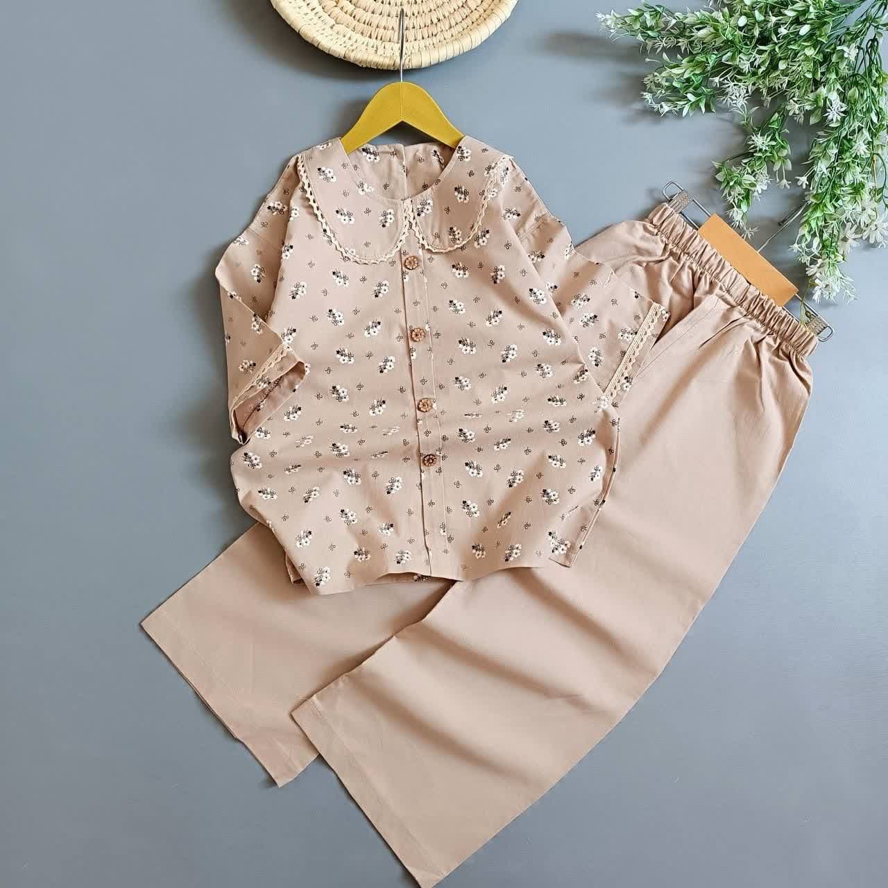 ست شومیز و شلوار دخترانه گلدار آیلار — تصویر ۴