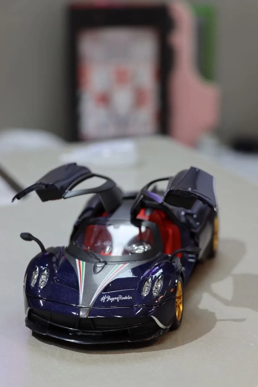 ماشین فلزی پاگانی Huayra دودزا آبی — تصویر ۵