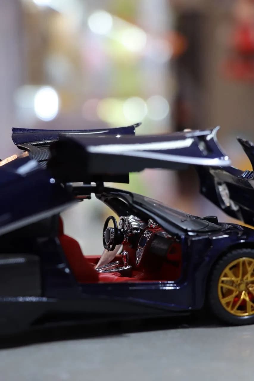 ماشین فلزی پاگانی Huayra دودزا آبی — تصویر ۸