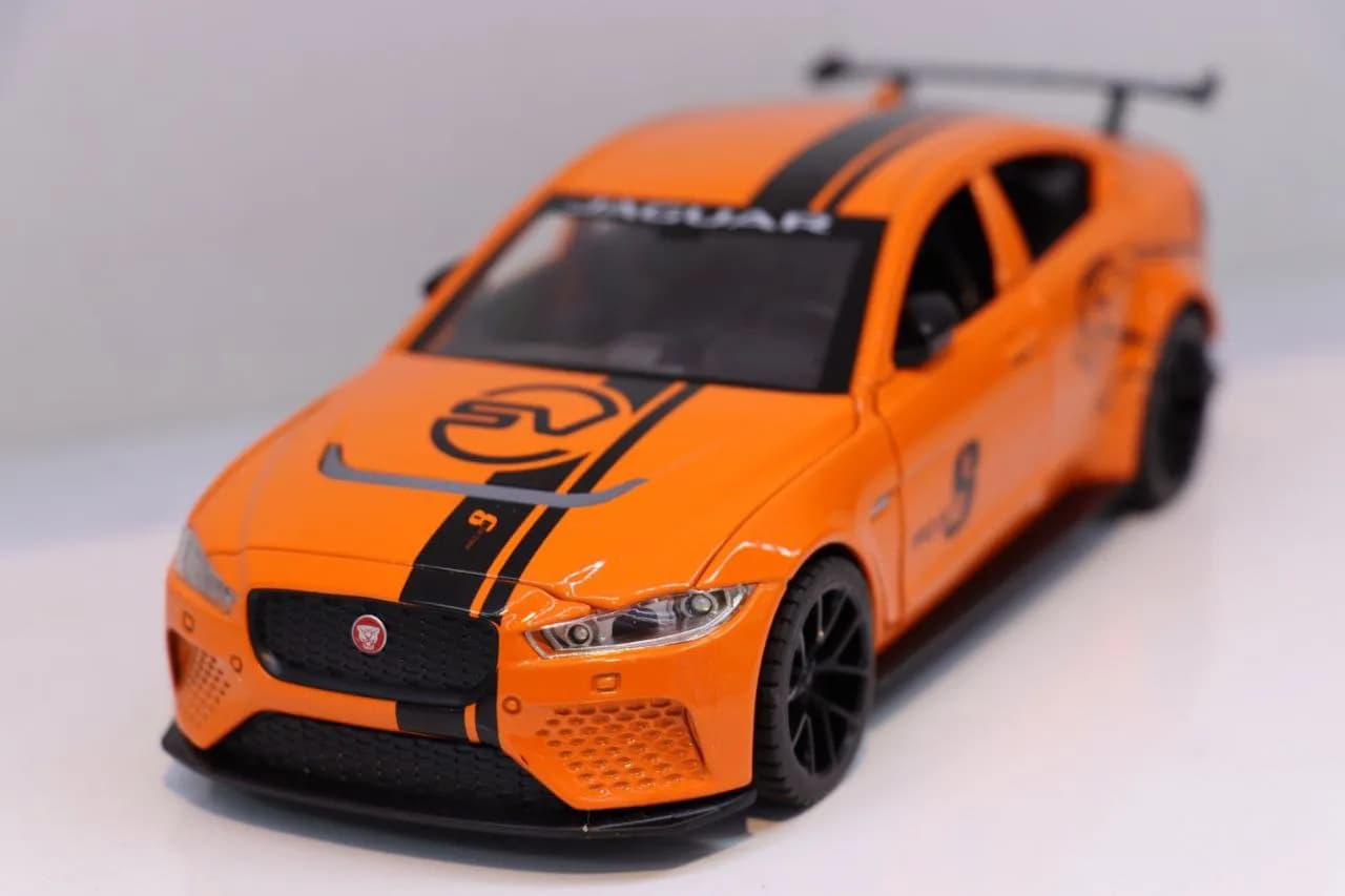 ماشین فلزی جگوار XE SV Project 8 نارنجی — تصویر ۲