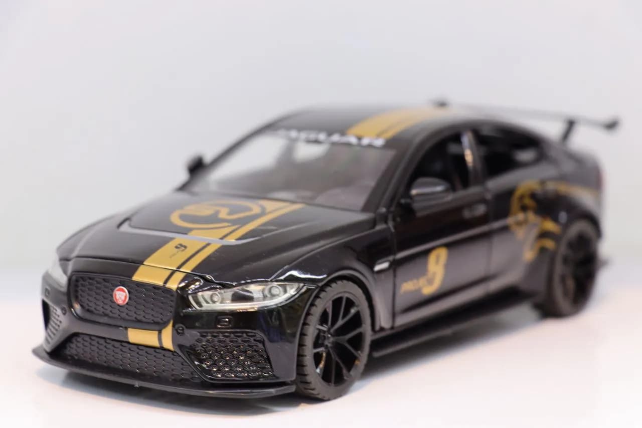 ماشین فلزی جگوار XE SV Project 8 مشکی — تصویر ۴