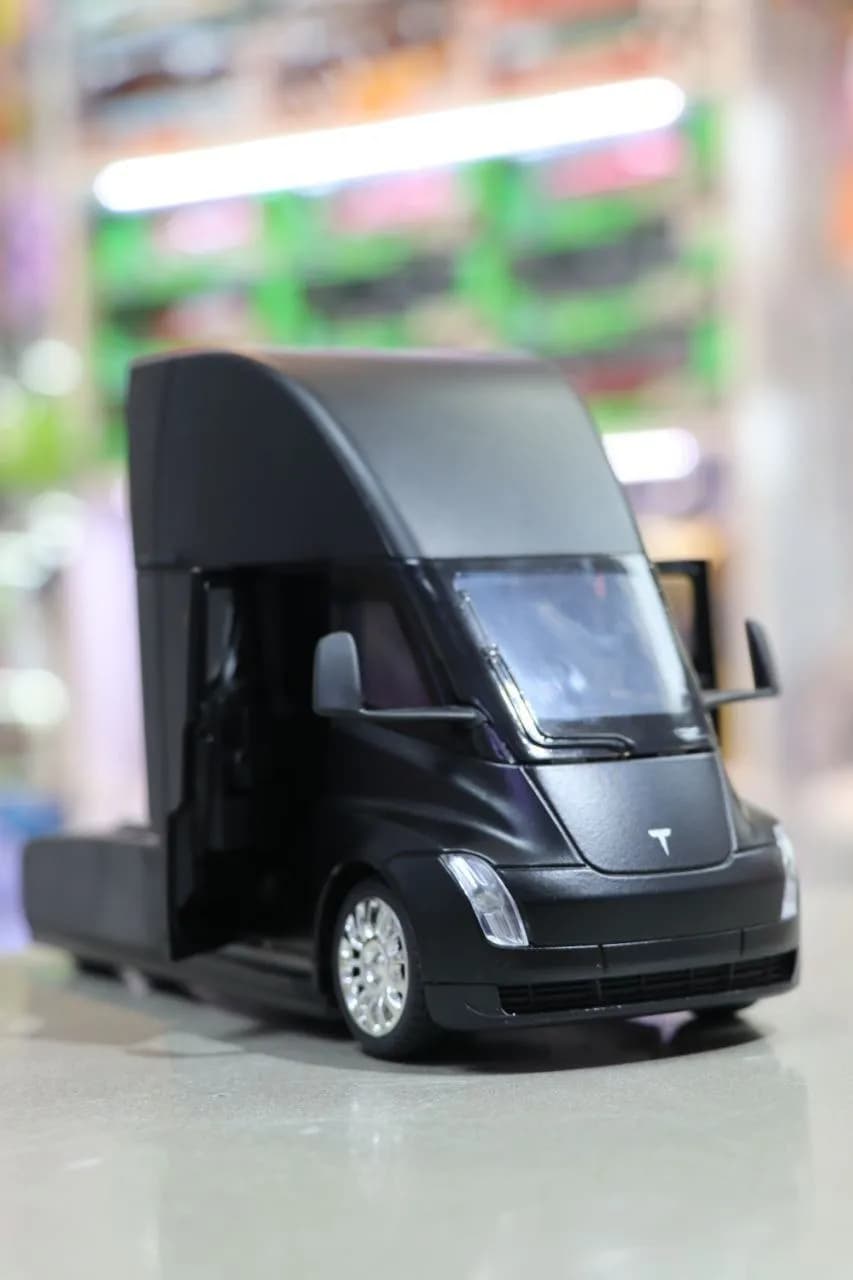 ماشین فلزی تسلا Semi Truck بدون بار مشکی — تصویر ۳