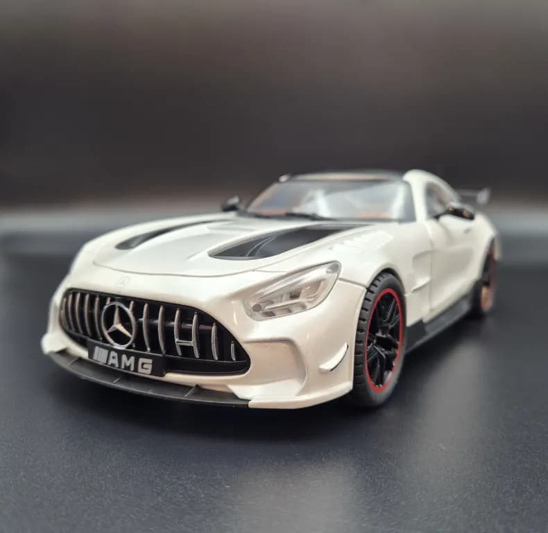 ماشین فلزی مرسدس بنز AMG GTR سفید — تصویر ۷