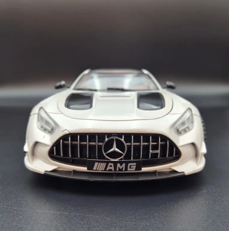 ماشین فلزی مرسدس بنز AMG GTR سفید — تصویر ۶