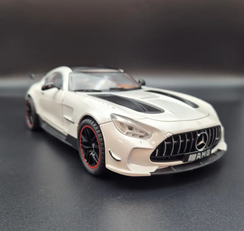 ماشین فلزی مرسدس بنز AMG GTR سفید — تصویر ۵