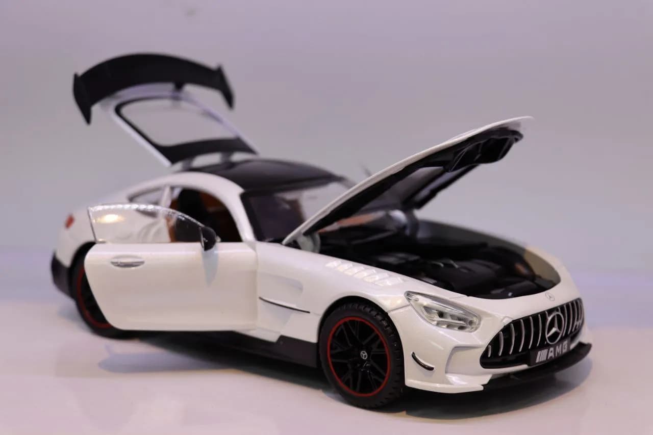 ماشین فلزی مرسدس بنز AMG GTR سفید — تصویر ۴