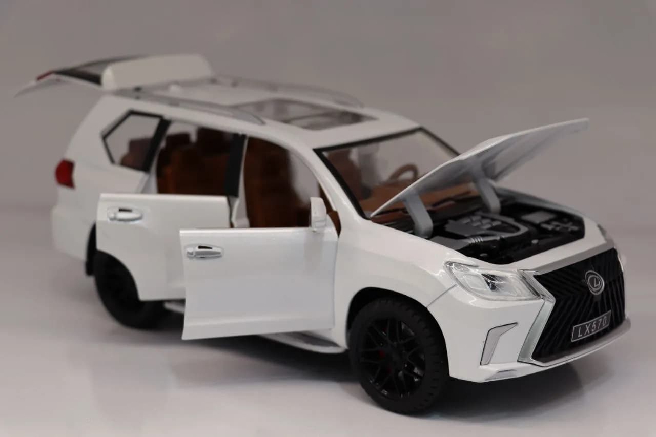 ماشین فلزی لکسوس LX570 سفید — تصویر ۳