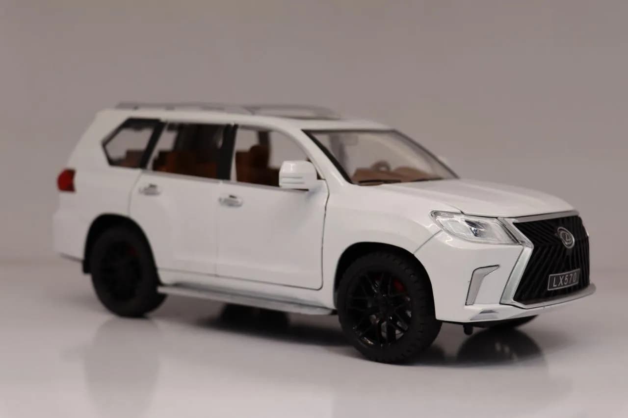 ماشین فلزی لکسوس LX570 سفید — تصویر ۶