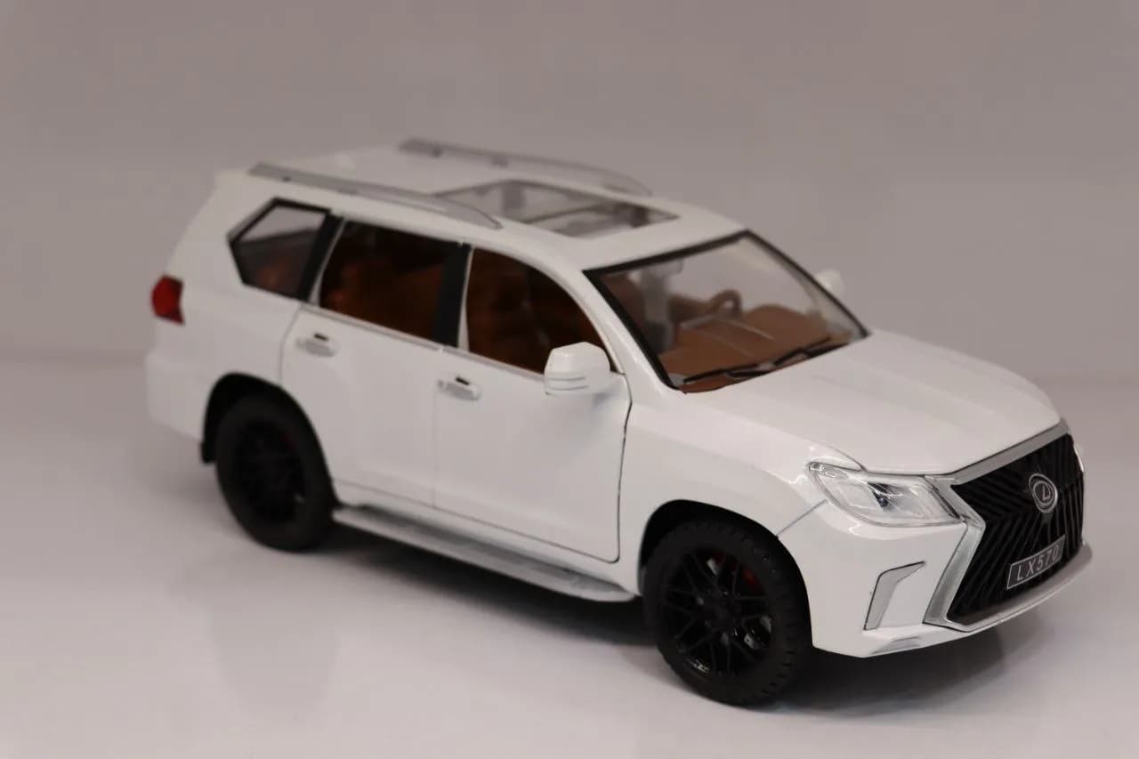ماشین فلزی لکسوس LX570 سفید — تصویر ۷