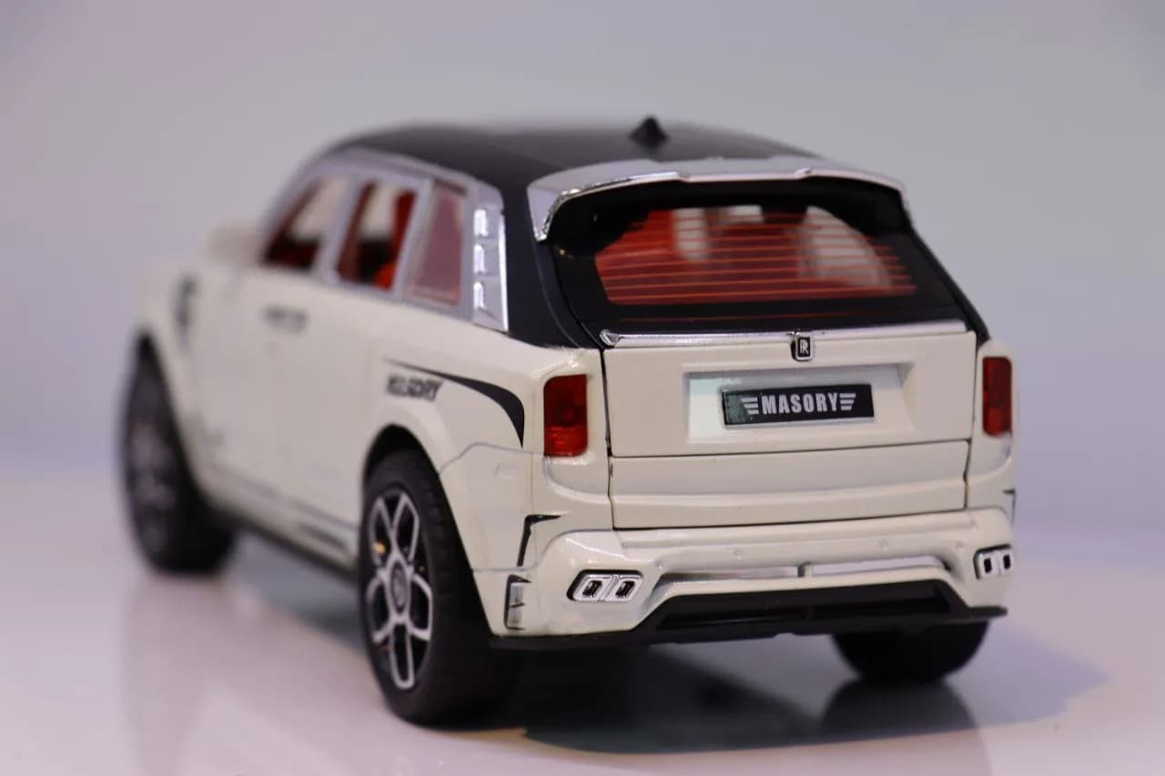 ماشین فلزی رولز رویس کالینان Mansory سفید مشکی مدل 1802 — تصویر ۵