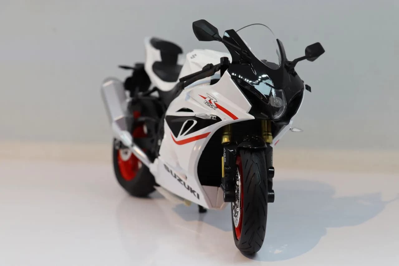 موتور فلزی سوزوکی GSX1000R سفید مدل M9_10A — تصویر ۵