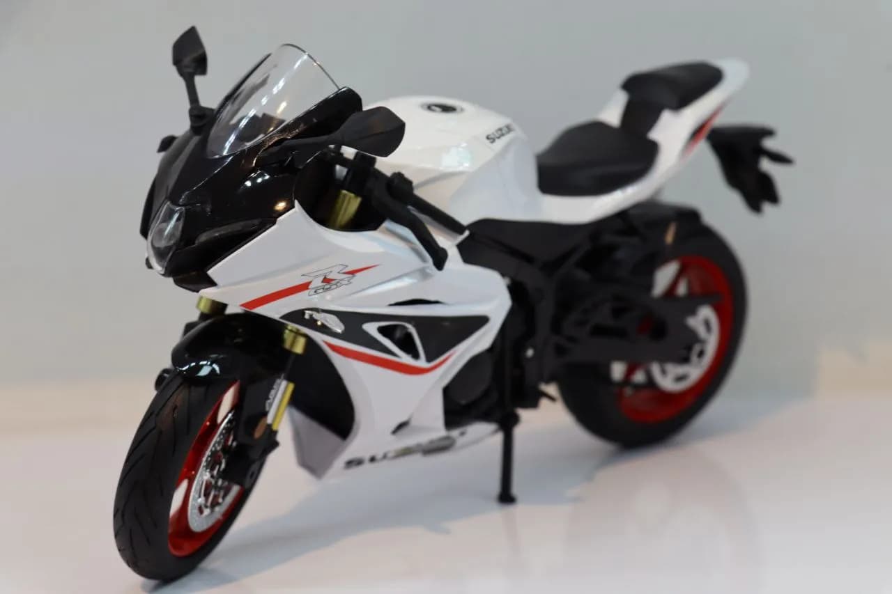 موتور فلزی سوزوکی GSX1000R سفید مدل M9_10A — تصویر ۴