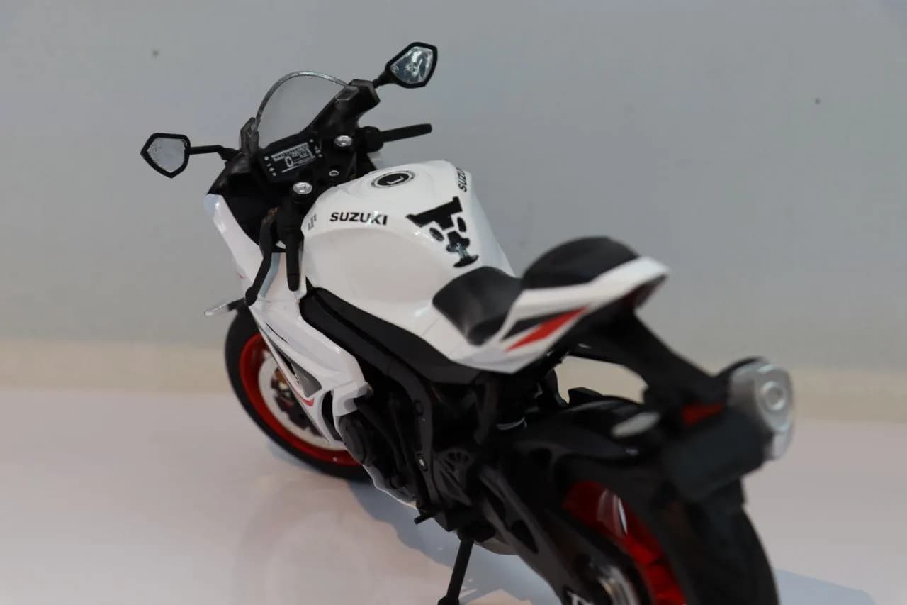 موتور فلزی سوزوکی GSX1000R سفید مدل M9_10A — تصویر ۳