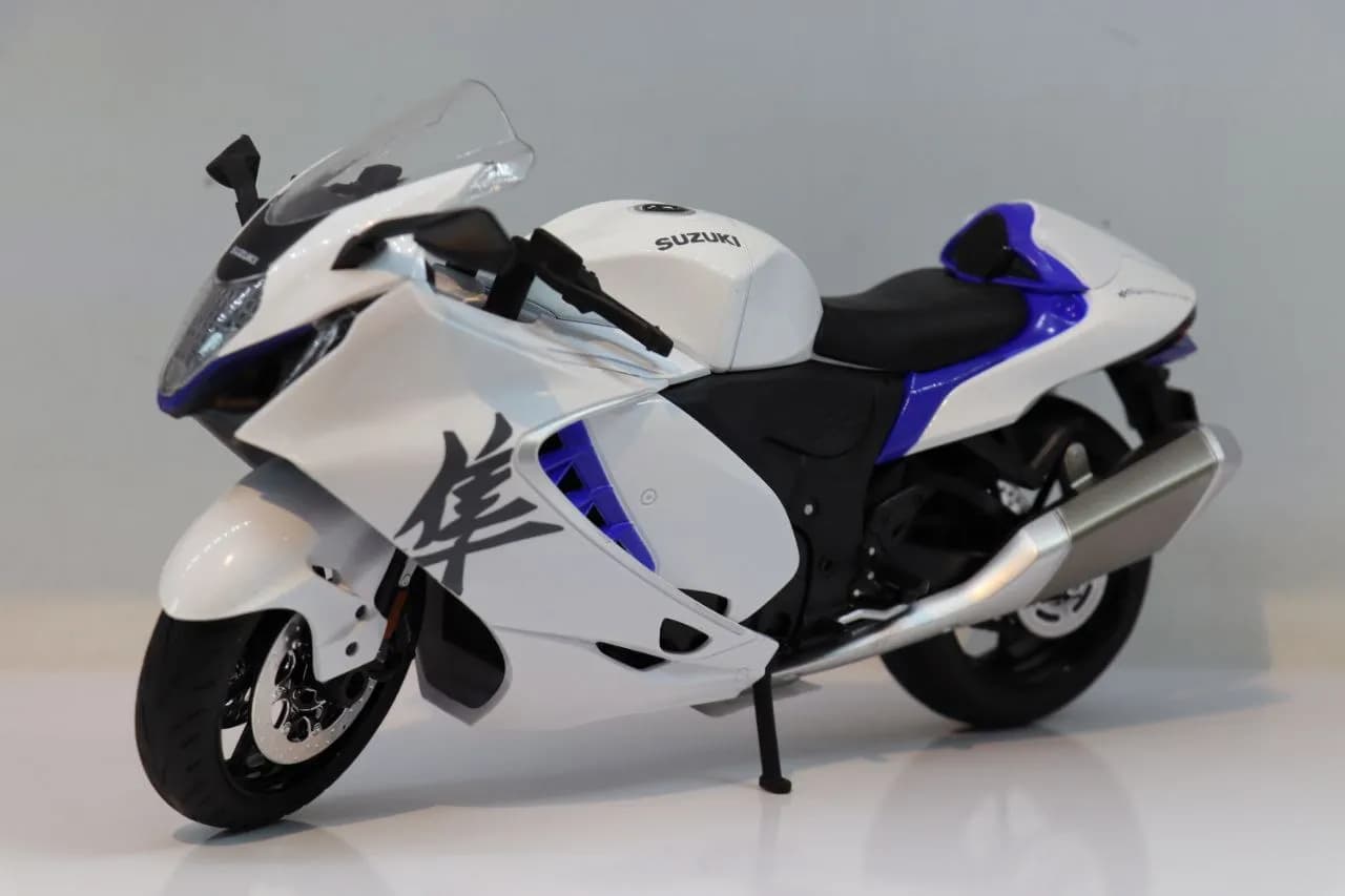 موتور فلزی سوزوکی هایابوسا GSX1300R سفید مدل M9_9A — تصویر ۴