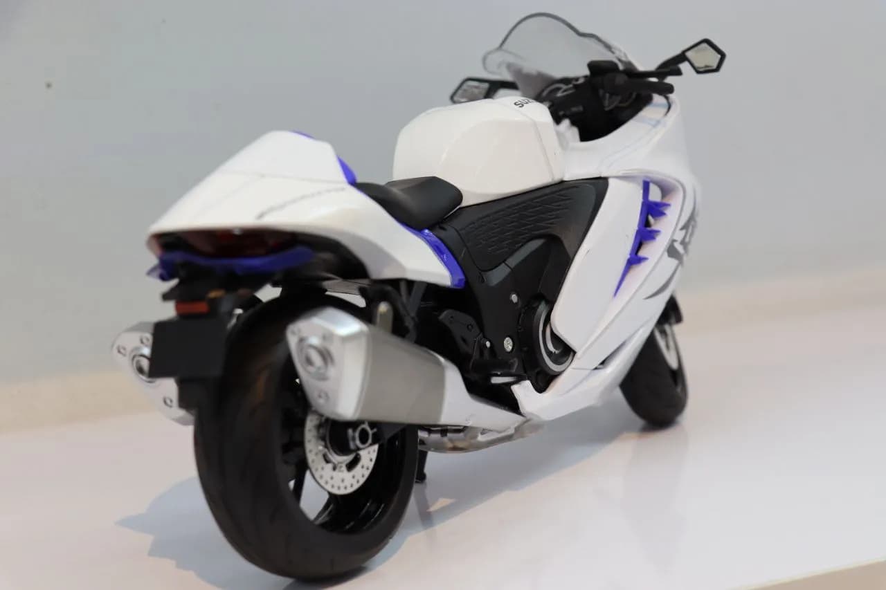 موتور فلزی سوزوکی هایابوسا GSX1300R سفید مدل M9_9A — تصویر ۶