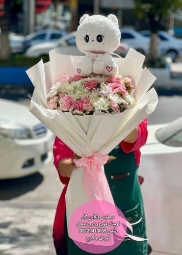 دسته گل و کیک برای زایمان جدید