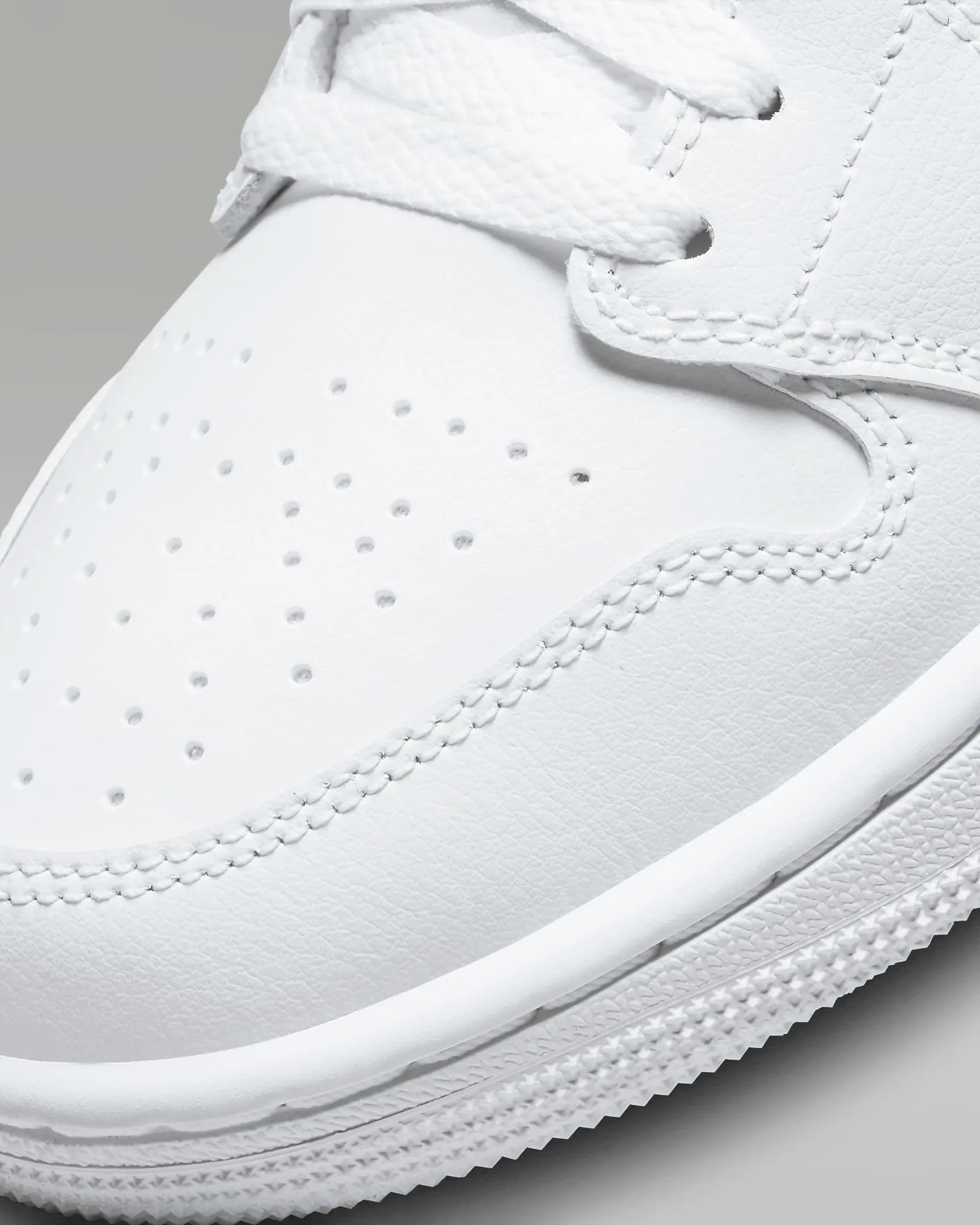 کفش زنانه نایک اورجینال- سفید Nike Air Jordan 1 Mid — تصویر ۸