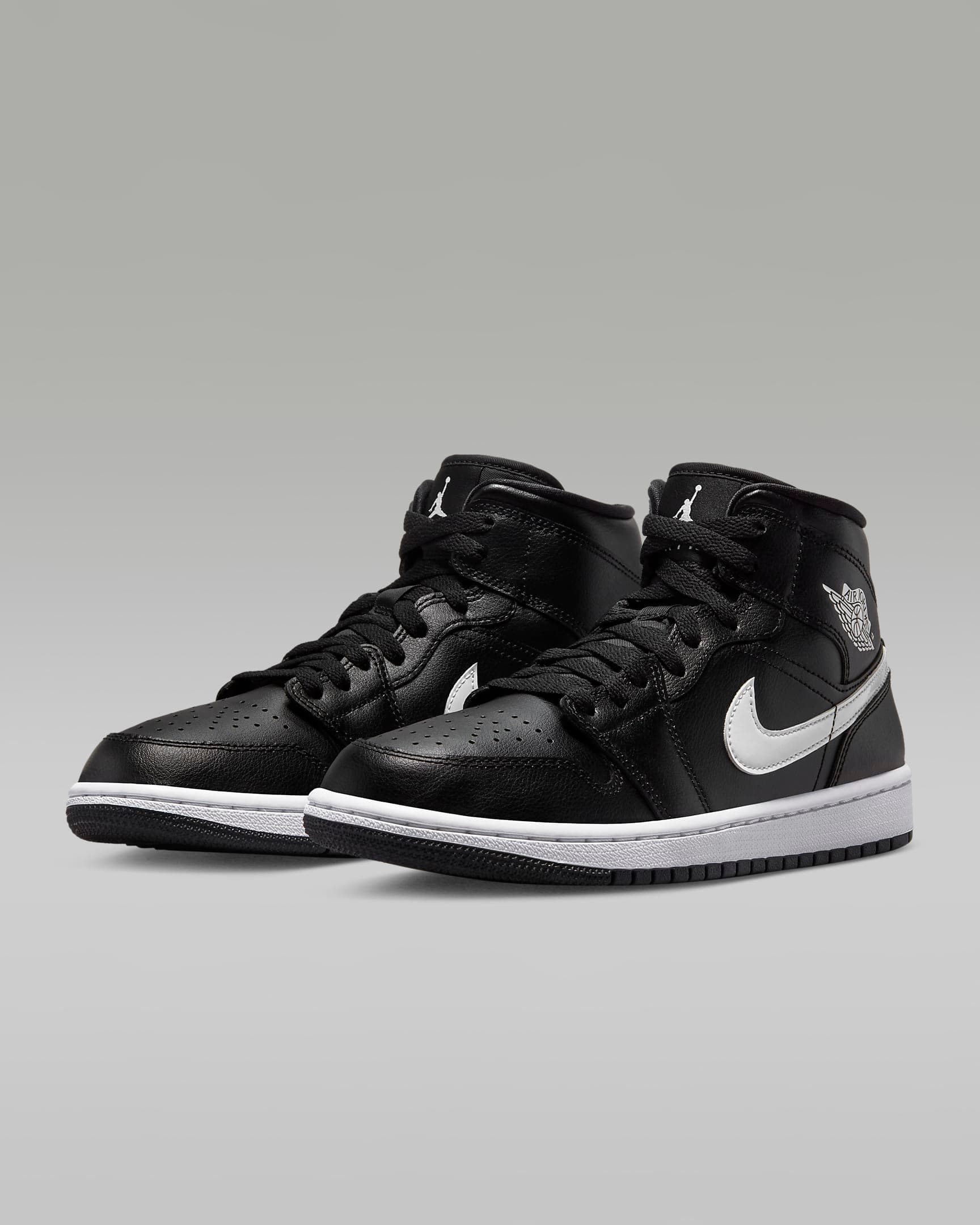 کفش زنانه نایک اورجینال- مشکی Nike Air Jordan 1 Mid — تصویر ۳
