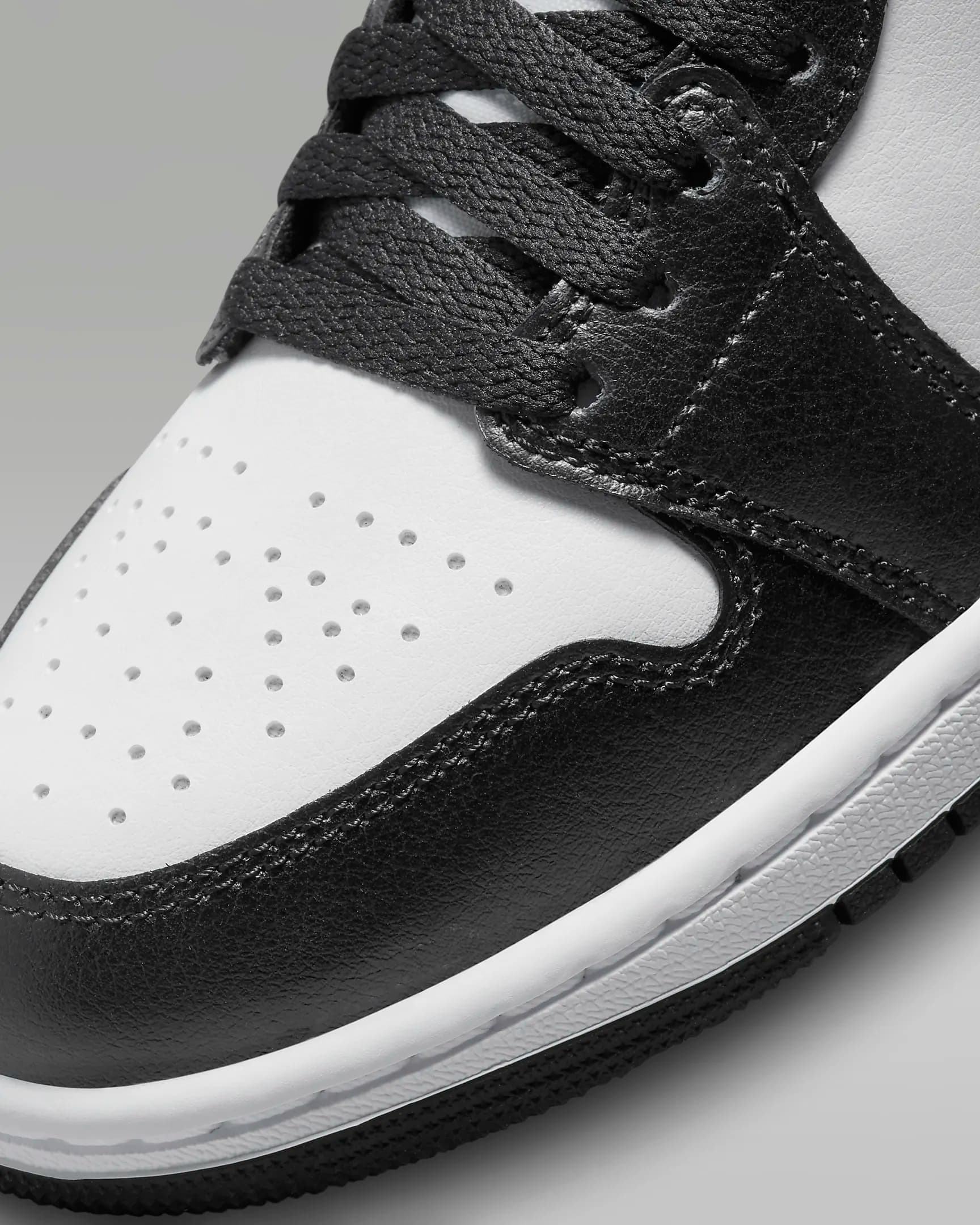 کفش زنانه نایک اورجینال-سفید و مشکی Nike Air Jordan 1 Mid — تصویر ۸