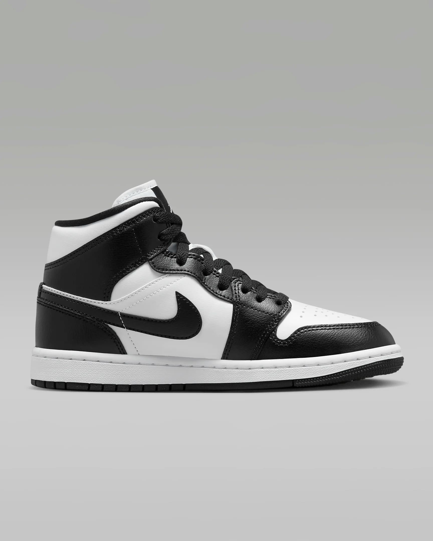 کفش زنانه نایک اورجینال-سفید و مشکی Nike Air Jordan 1 Mid — تصویر ۴