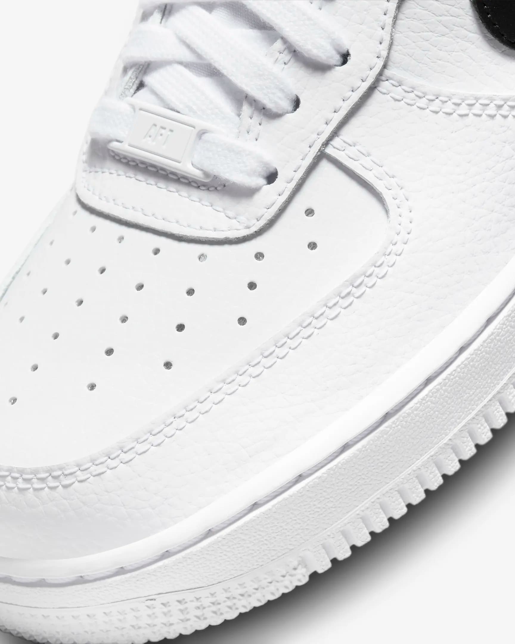 کفش زنانه نایک اورجینال-سفیدومشکی Nike Air Force 1 ’07 — تصویر ۸