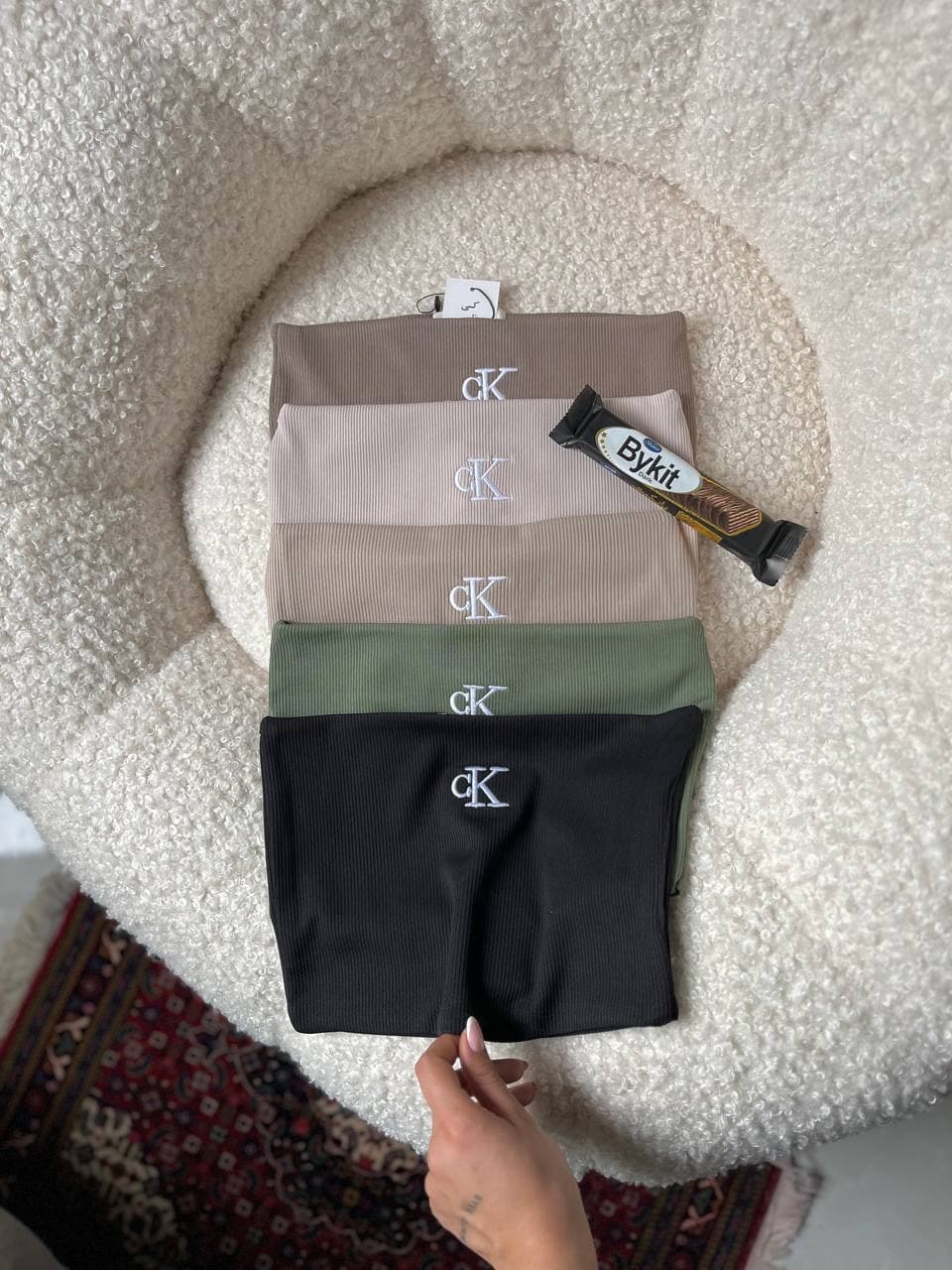 کراپ دکلته cK — تصویر ۵