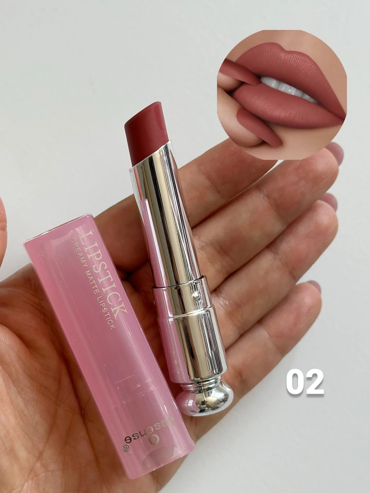 رژ لب جامد طرح دیور اسنس ESSENCE — تصویر ۶