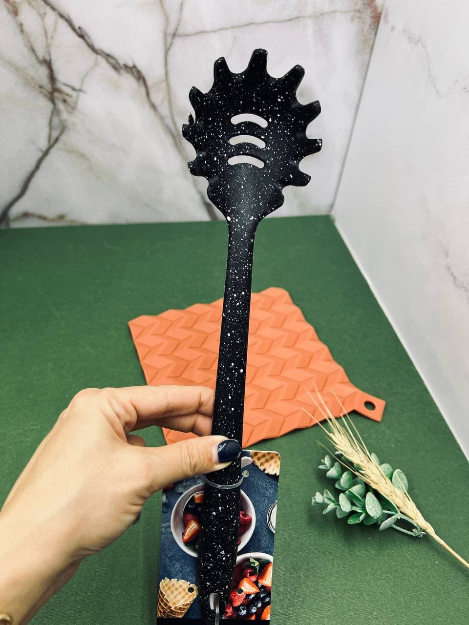 ملاقه ماکارونی سیلیکونی شنگیا P5061 — تصویر ۳