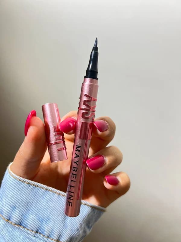 خط چشم ماژیکی میبلین اسکای Maybelline Sky — تصویر ۲