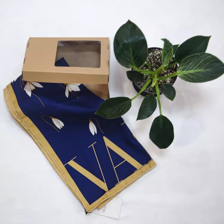 روسری ابریشم توییل ترک طرح VALENTINO