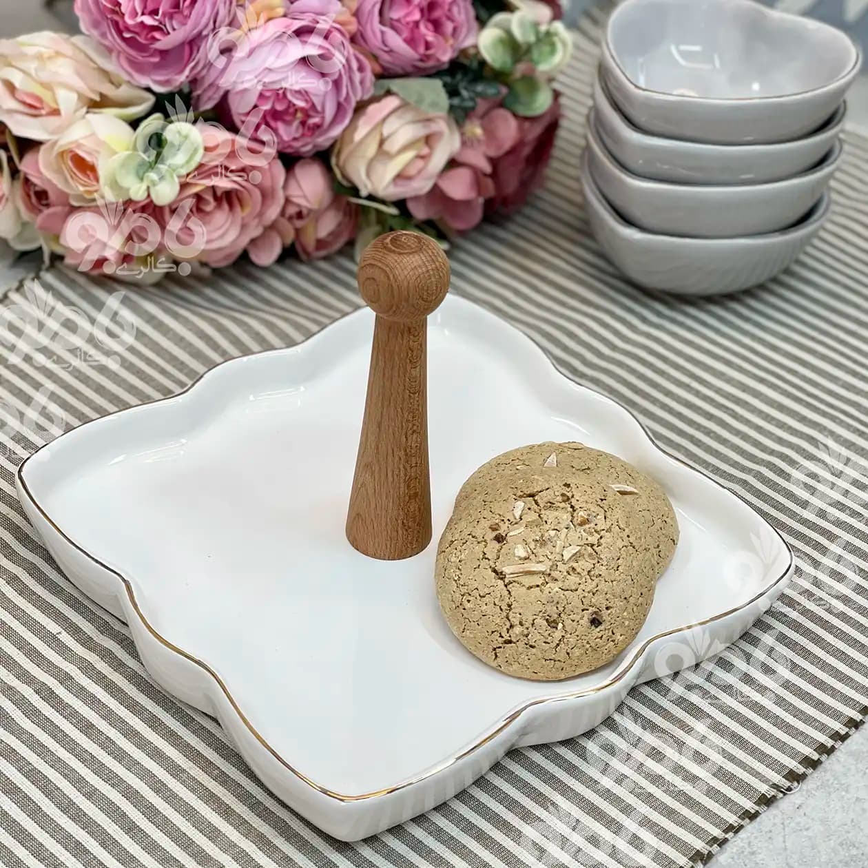 اردو خوری چوب سرامیک 4 قلب لب طلا لیزانت — تصویر ۴