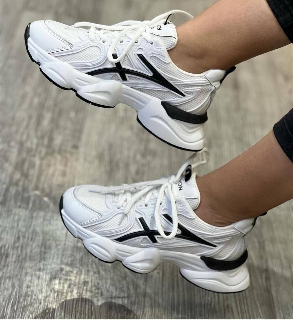 کتونی زنانه اسپرت مدل asics — تصویر ۲