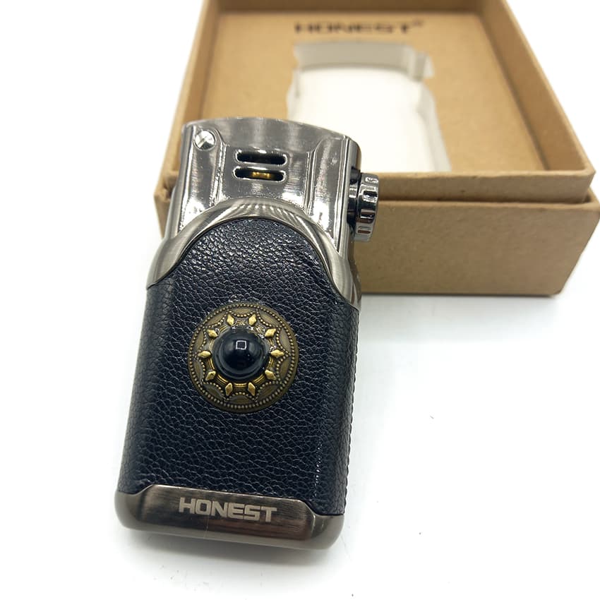 فندک بنزینی هانست نوک مدادی چرم کد L130063 — تصویر ۳