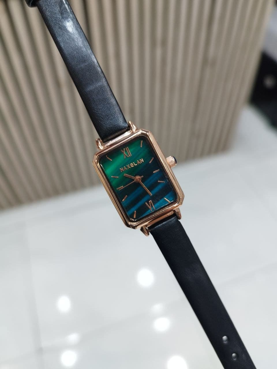 ساعت زنانه چرمی COLOMI – کد 2973 — تصویر ۵