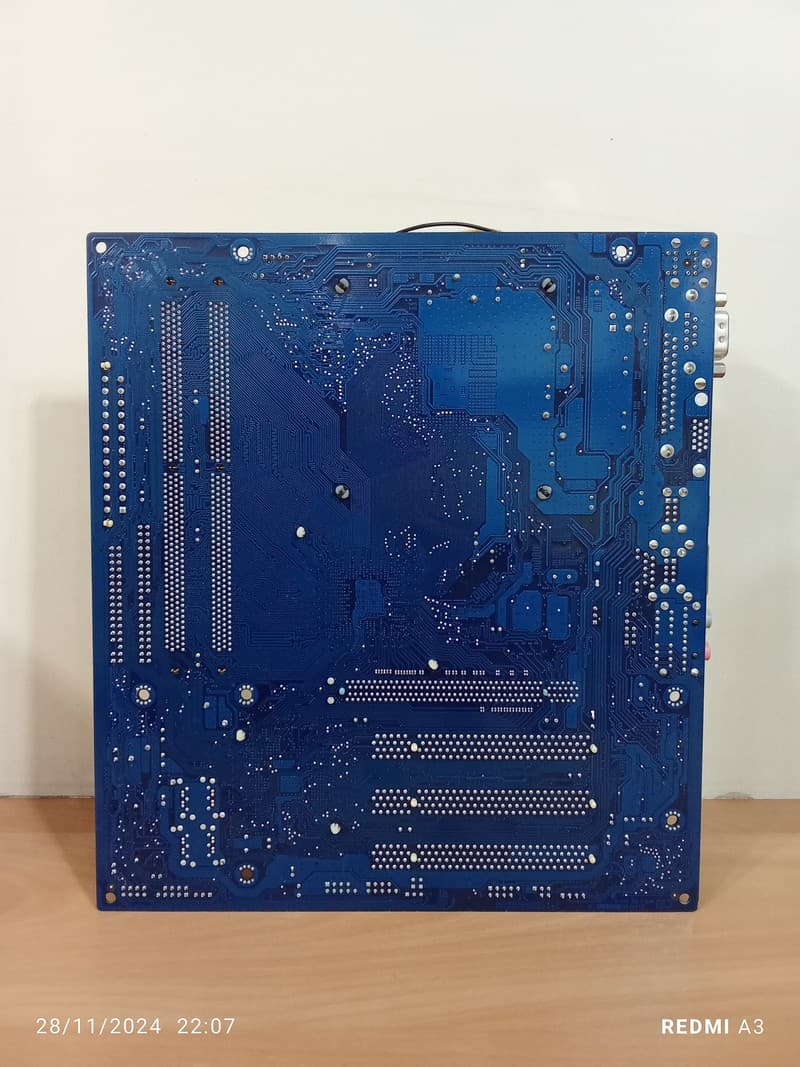 باندل مادربرد گیگابایت(DDR2) مدل GA-945PLm-S2 — تصویر ۴