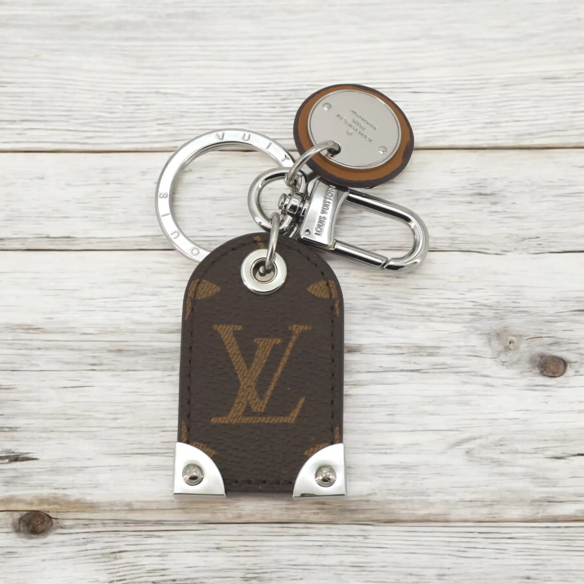 جاسوئیچی چرم دو تیکه لویی ویتون Louis Vuitton — تصویر ۲