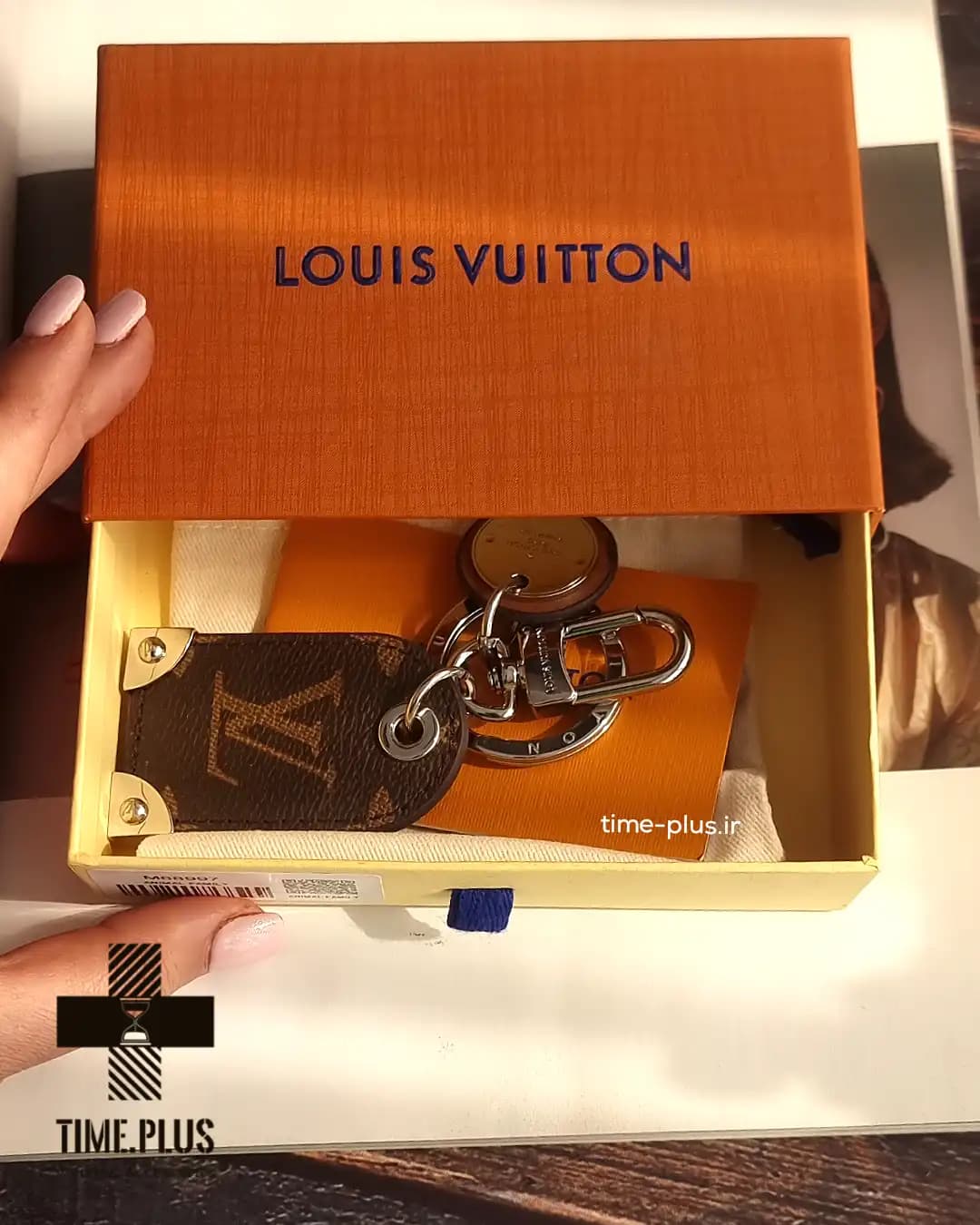 جاسوئیچی چرم دو تیکه لویی ویتون Louis Vuitton — تصویر ۸