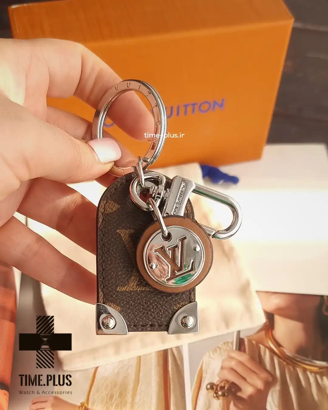 جاسوئیچی چرم دو تیکه لویی ویتون Louis Vuitton — تصویر ۴