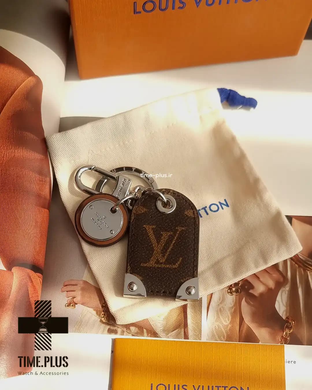 جاسوئیچی چرم دو تیکه لویی ویتون Louis Vuitton — تصویر ۳