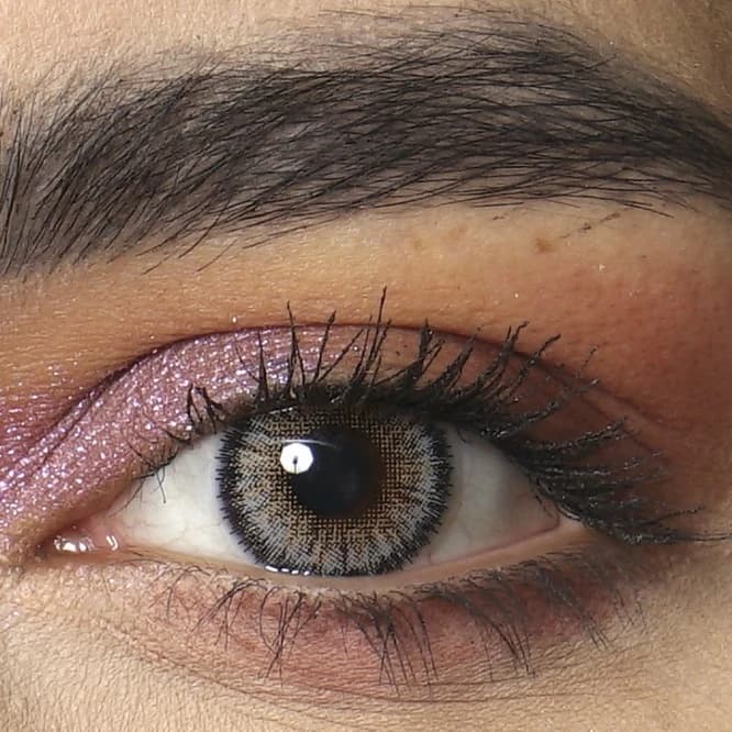 لنز رنگی چشم نیو ویژن پرو رنگ طوسی عسلی روشن بدون دور (NEW VISION-PRO) مدل آمبرگری3 (Amber Gray3) — تصویر ۳