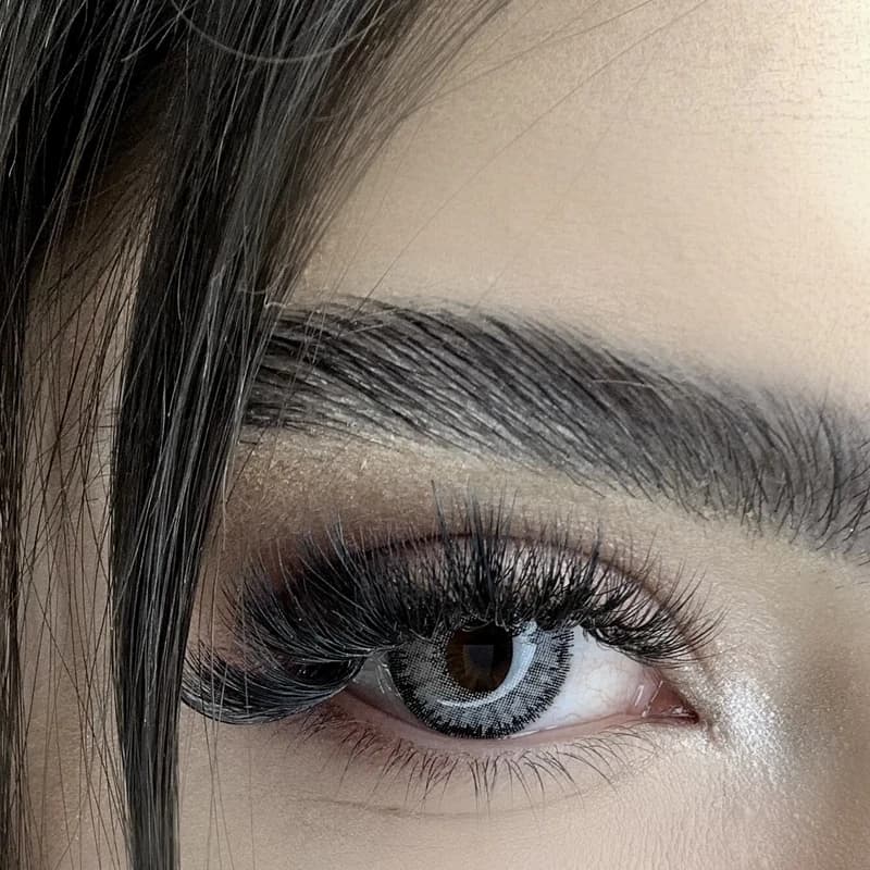 لنز رنگی چشم نیو ویژن پرو رنگ طوسی فیلی دور دار (NEW VISION-PRO) مدل آمبرگری2 (Amber Gray2) — تصویر ۲