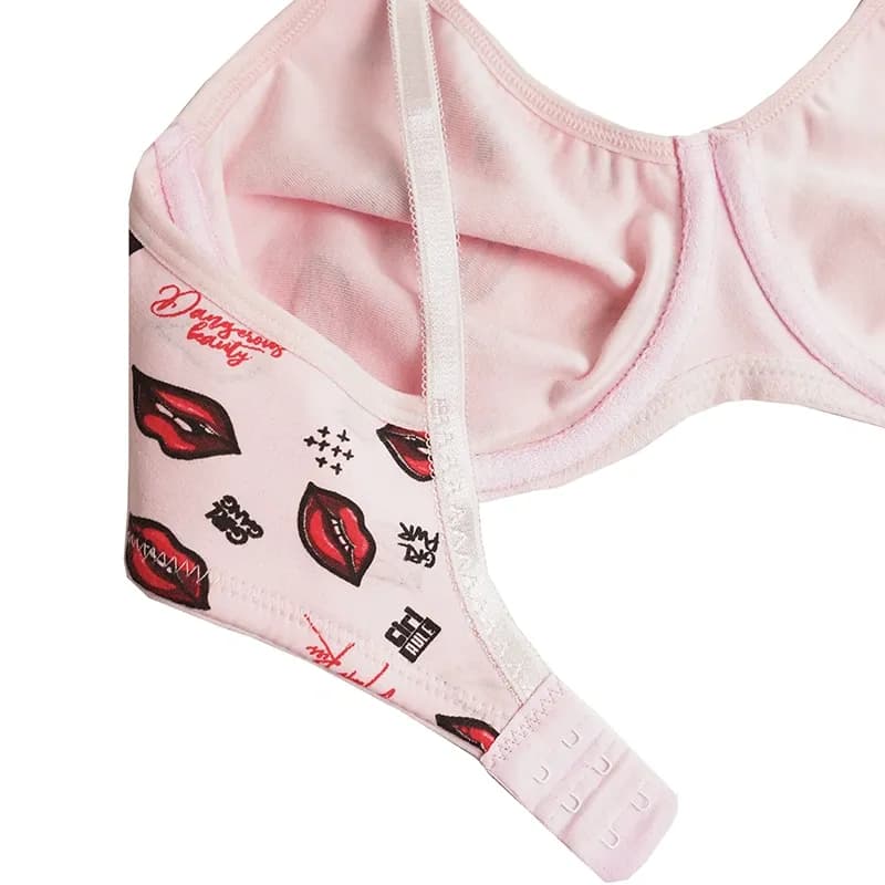 ست شورت و سوتین نخی فنردار طرح لب kiss me سایزبندی کامل — تصویر ۳