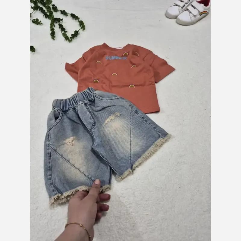 تیشرت و شلوارک جین کاغذی دخترانه طرح گیلاس سایز 35 و 40 — تصویر ۴