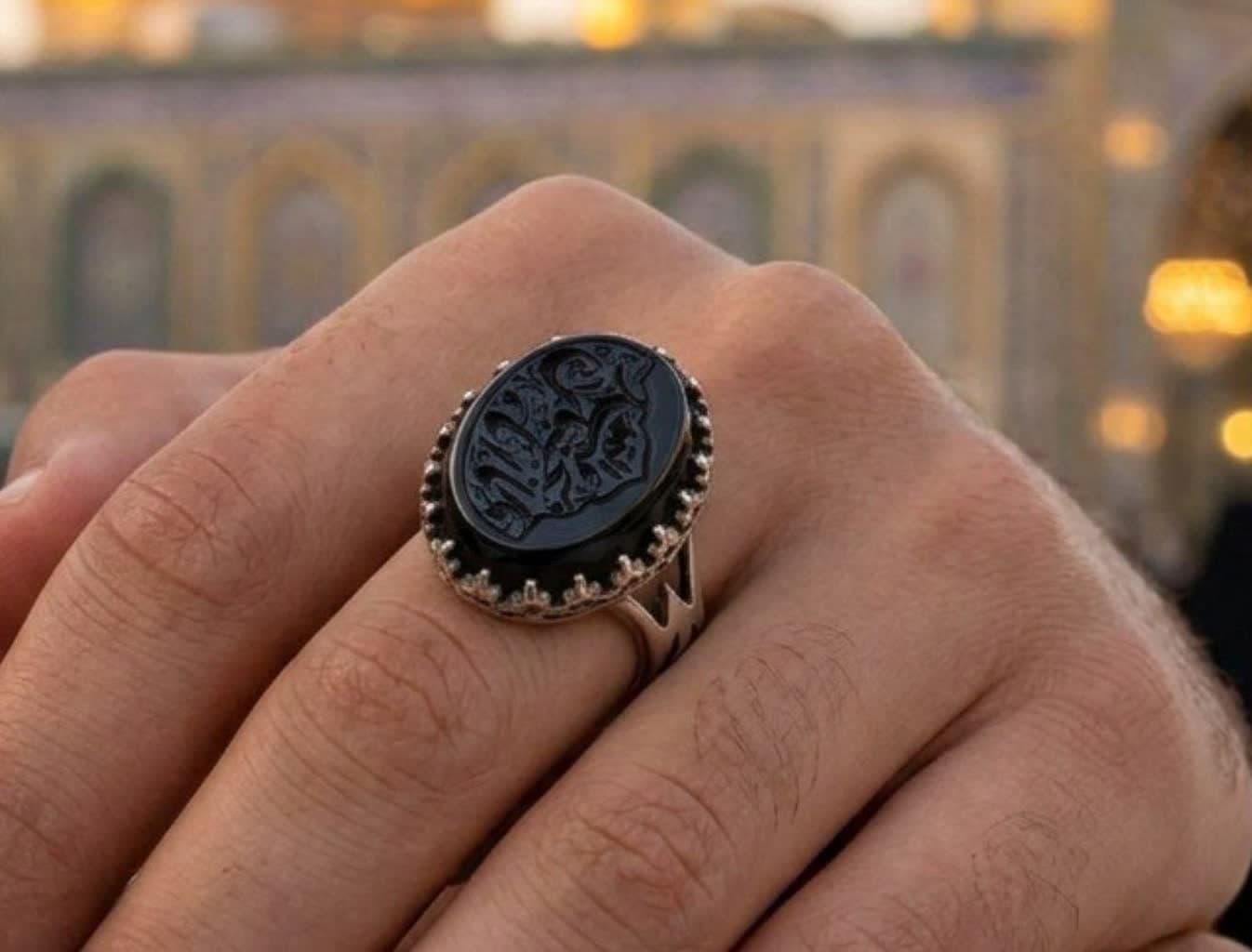 انگشتر آلیاژی باسنگ عقیق مشکی حکاکی یا اباعبدلله الحسین کد 5482 — تصویر ۲