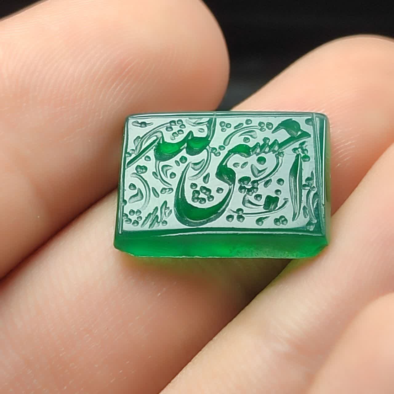 نگین عقیق سبز حکاکی حسبی الله| خرید نگین خاص و معنوی برای انگشتر کد 5506 — تصویر ۲