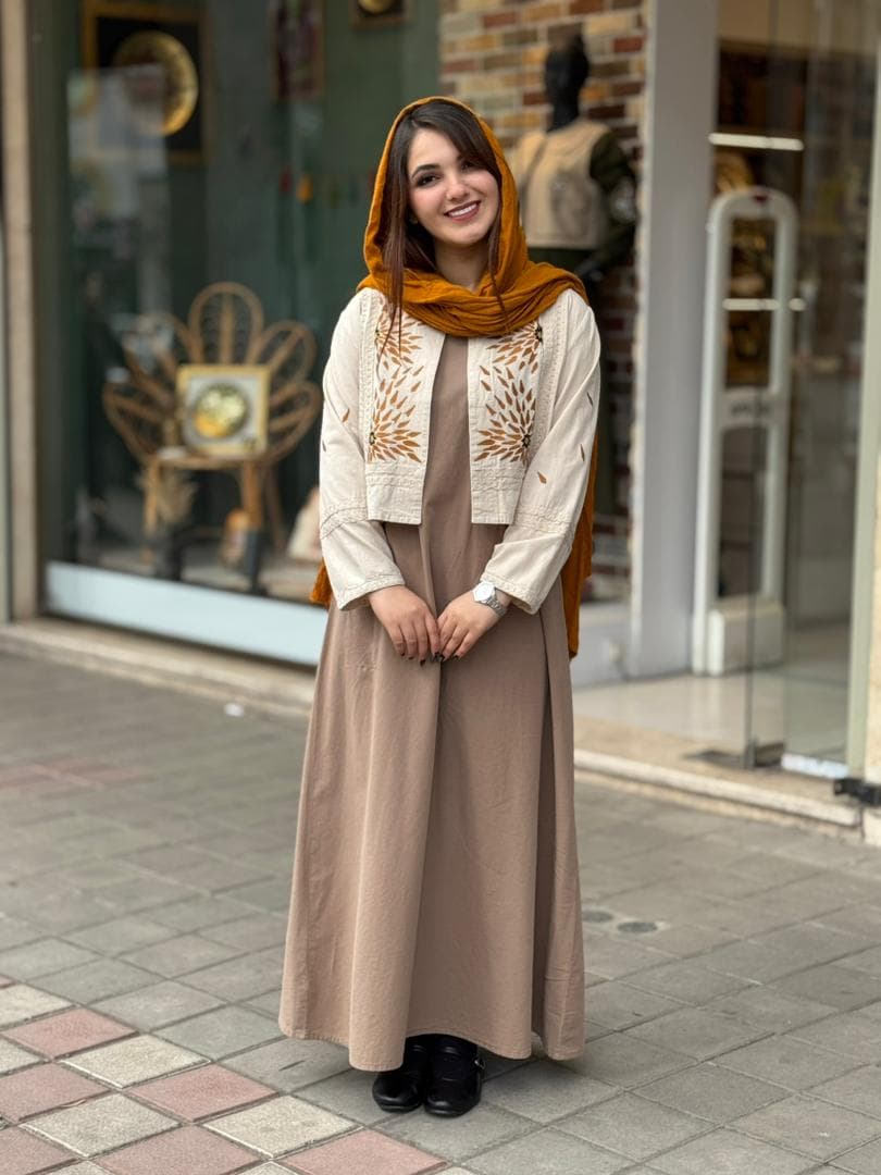 کت و سارافون دانتل خردلی — تصویر ۳