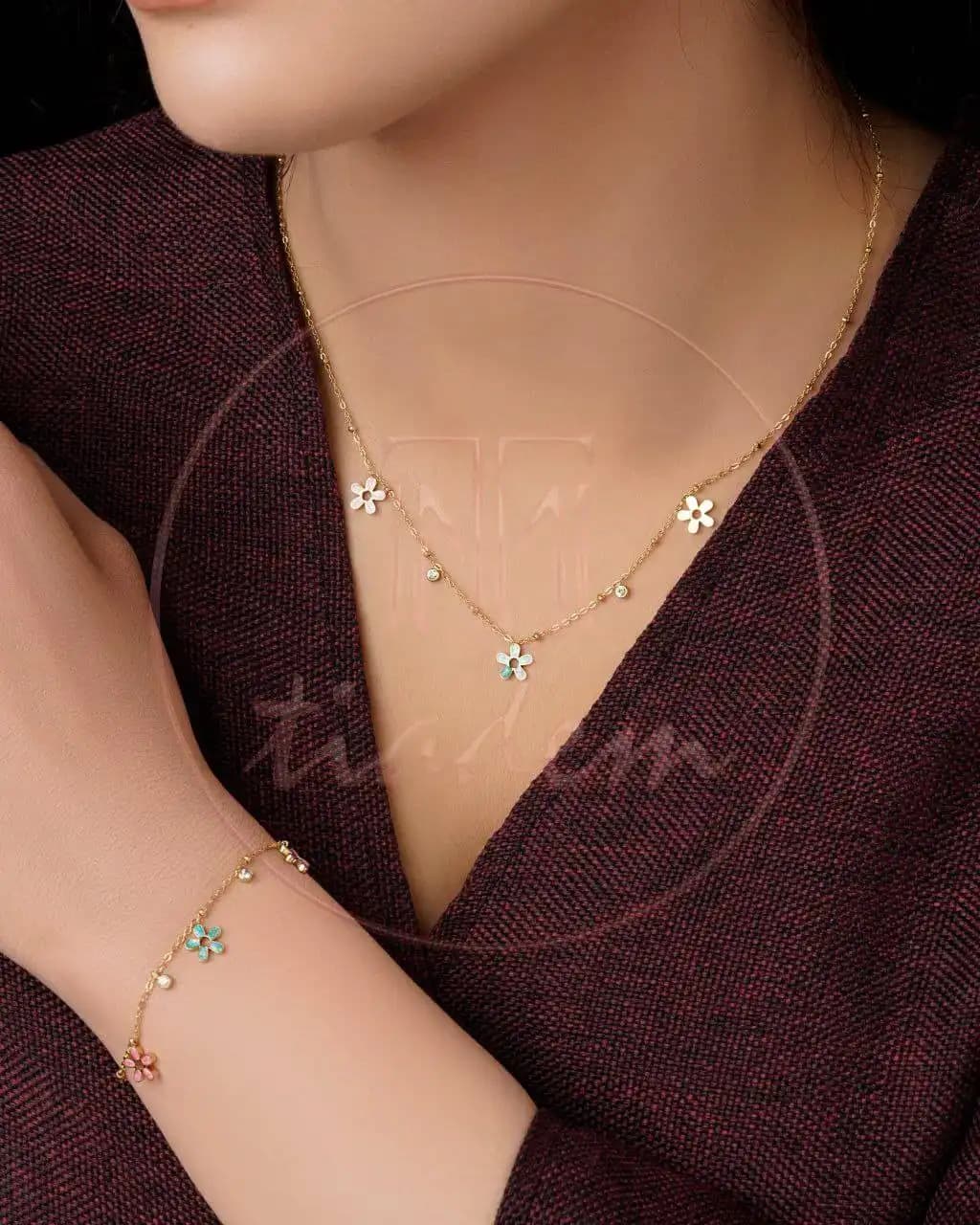 ست استیل طرح گل‌های رنگی زنانه با رنگ ثابت | گردنبند و دستبند ظریف