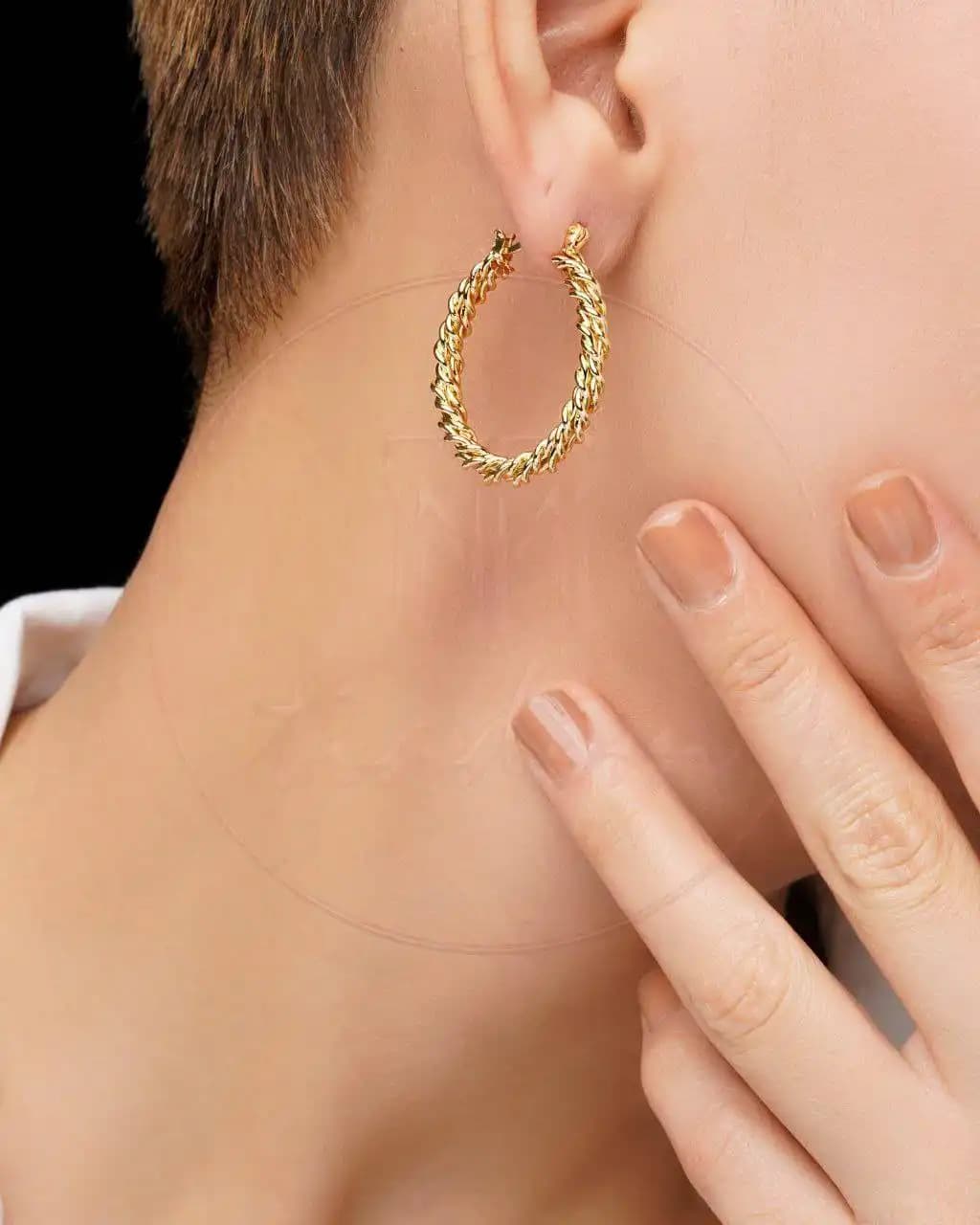 گوشواره حلقه‌ای مینیمال مدل بافت طنابی با آبکاری طلا